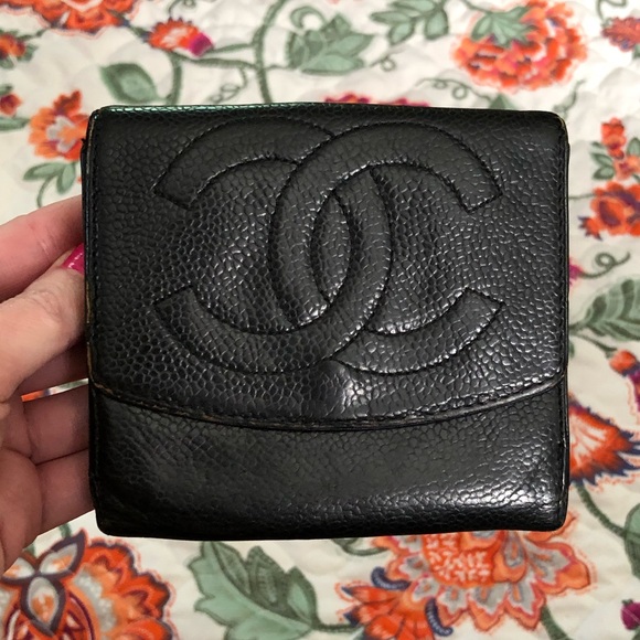 CHANEL AUTHENTIC Black Caviar Leather Interlocking CC Flap Wallet